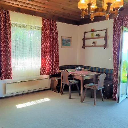 Almhaus Florian Treffen am Ossiacher See